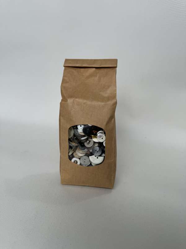 IMG_6927-min.jpeg Buttons